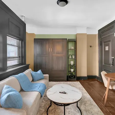Cozy 2Br Apartment With Gym And Walk To Times Square